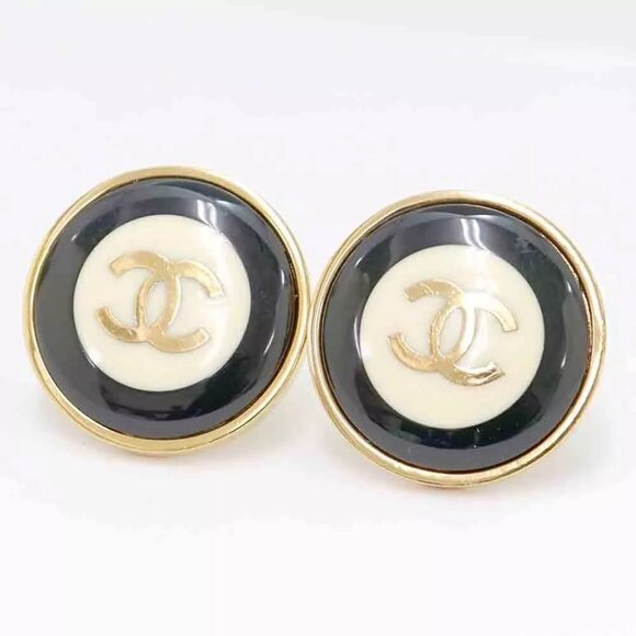 CHANEL CC Logos Black White Round Clip-On Earrings Gold Tone 93P Auth - Picture 1 of 16